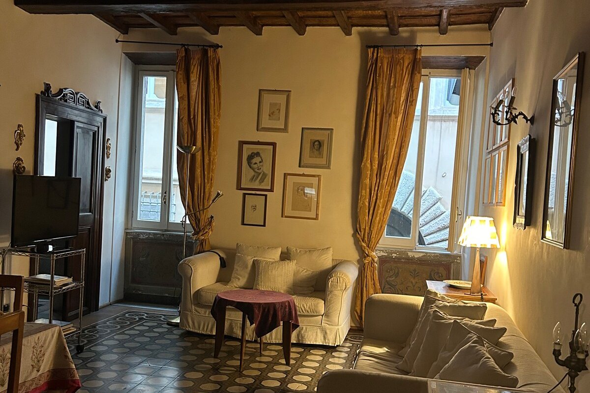 Campo dei Fiori Apartment gallery image 3