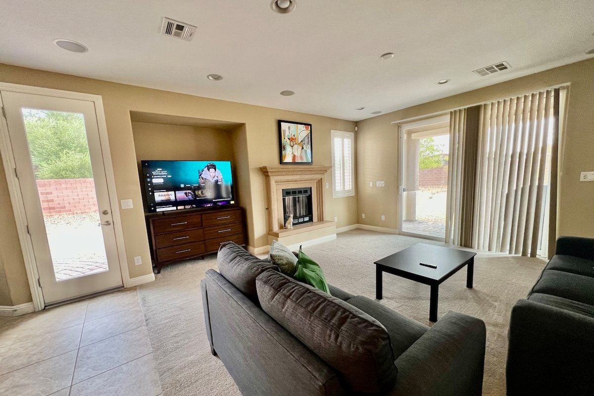 Pool, hot tub, putting green! gallery image 4