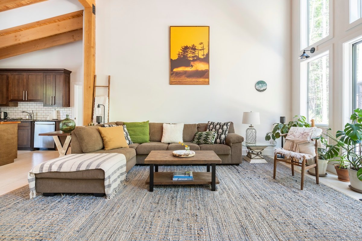 Magical retreat in Jordan River hot tub & sauna gallery image 4