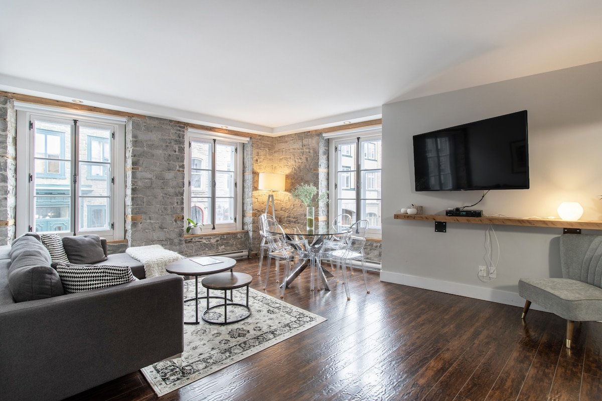 Charming 2BR Heart of Old Québec(Free Parking,AC) gallery image 2
