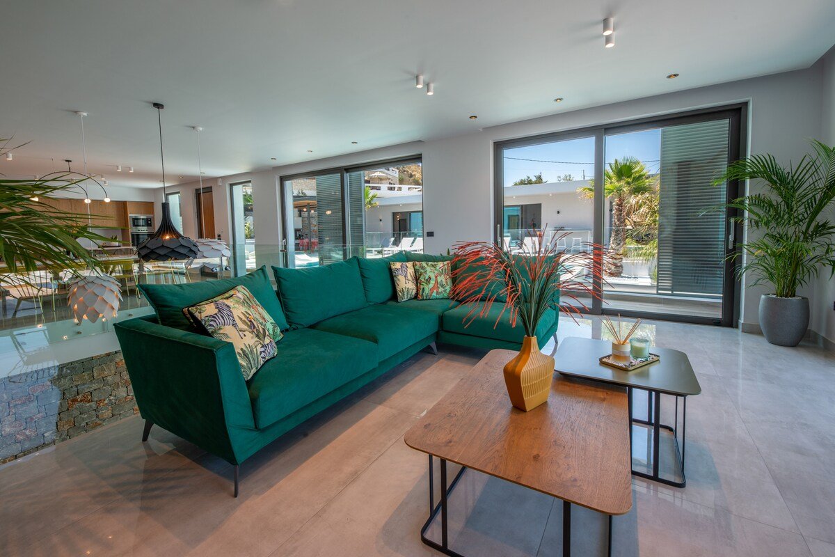 VIP Villa Lydia, Indoor Heated Pool, Seaview, BBQ gallery image 4