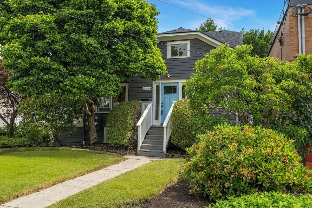 Queen Anne Home near Seattle Center, Downtown, SLU gallery image 2