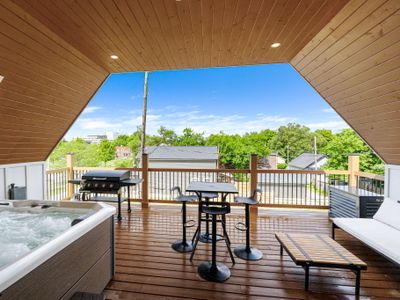 Amazing – Hot Tub, Private Garage, Tesla Charger