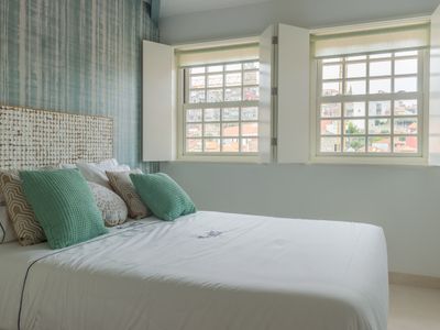 Apartamento com dois quartos e varanda, Catedral!