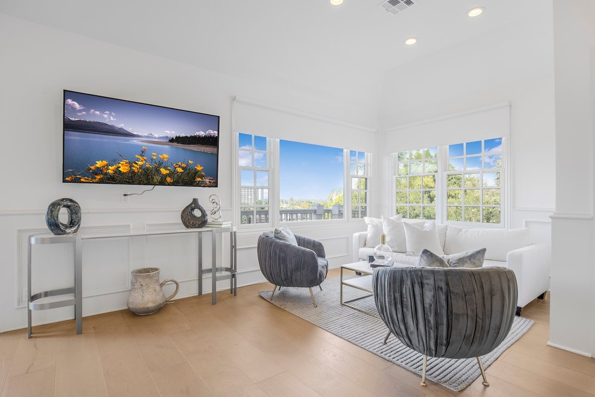 Tranquil Sherman Oaks Oasis with Private Garden gallery image 4