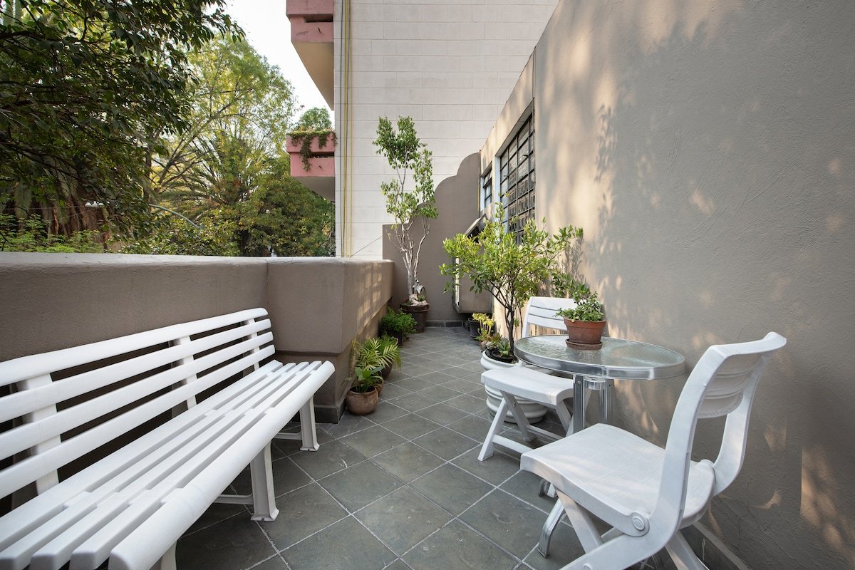 Art Deco Penthouse Gem in Condesa: 3-BR & More gallery image 3