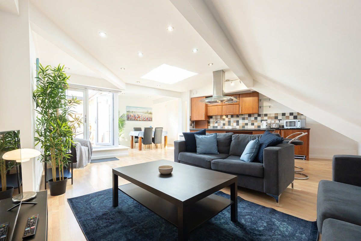 The Withington Deluxe Two Bedroom Penthouse Escape gallery image 4