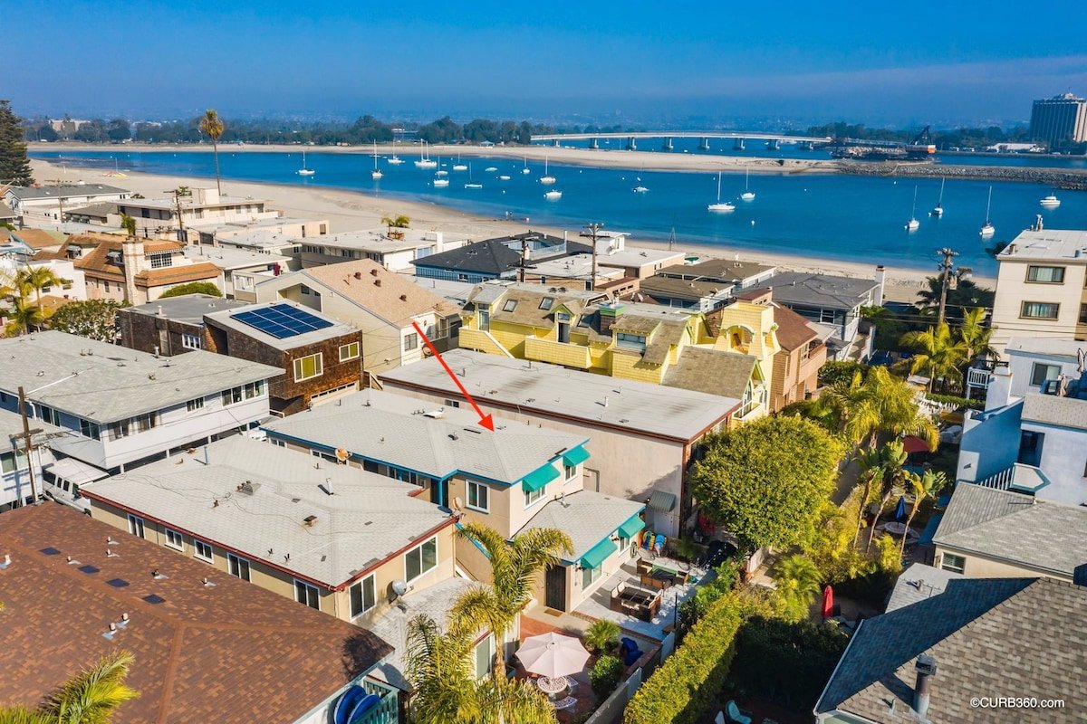 Mission Bay Retreat-Steps to sand! Sleeps 14! gallery image 4