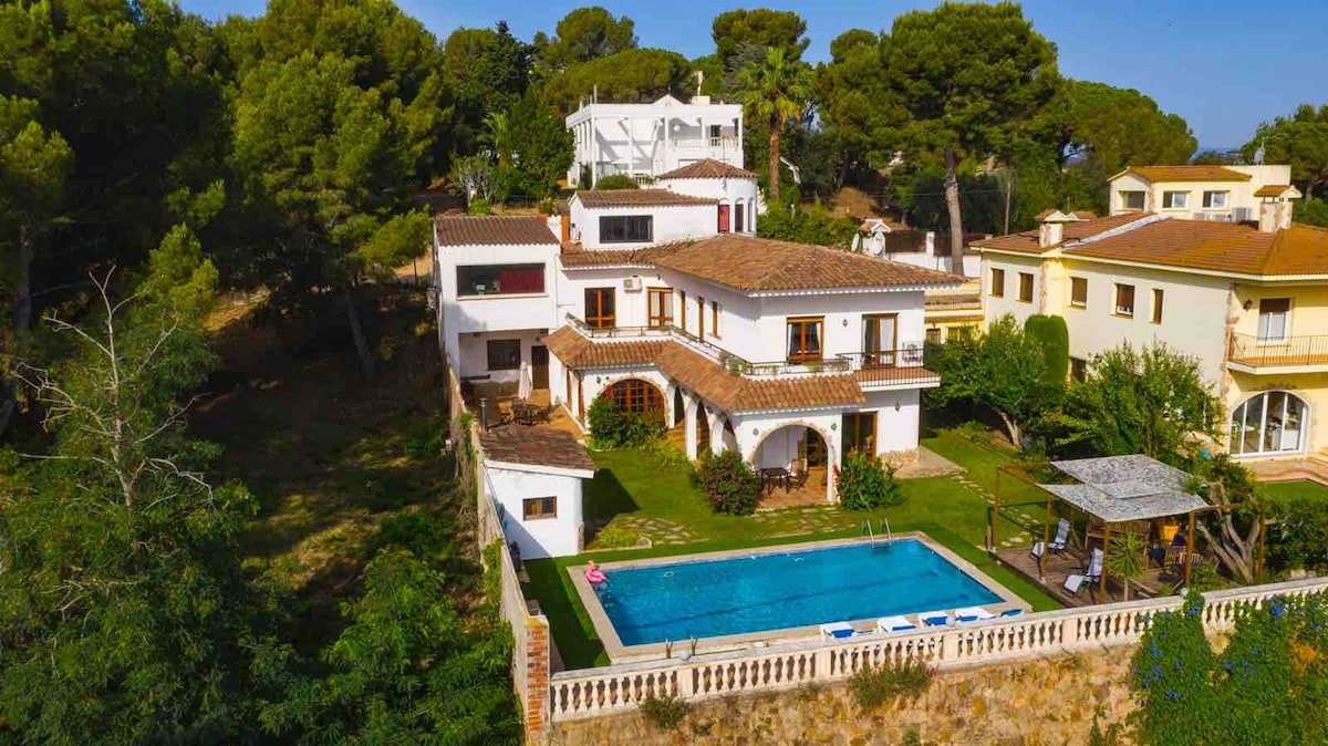 Villa Allyson # Pool, Views & Quiet Location gallery image 3