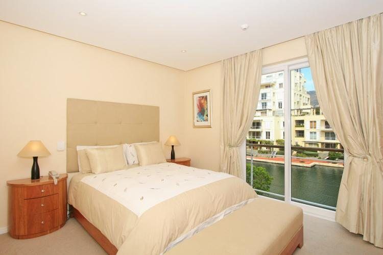 Photo 2 of Parergon 203 accommodation in V&A Waterfront, Cape Town with 1 bedrooms and 1 bathrooms