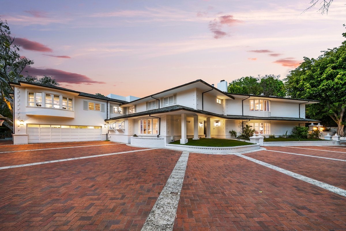 Prime Beverly Hills Mansion gallery image 3