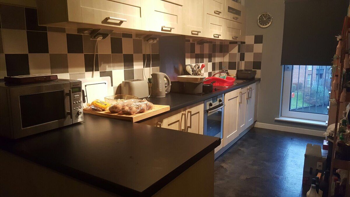 2 Bed 2 Bath, Canal Side Apartment Manchester gallery image 4