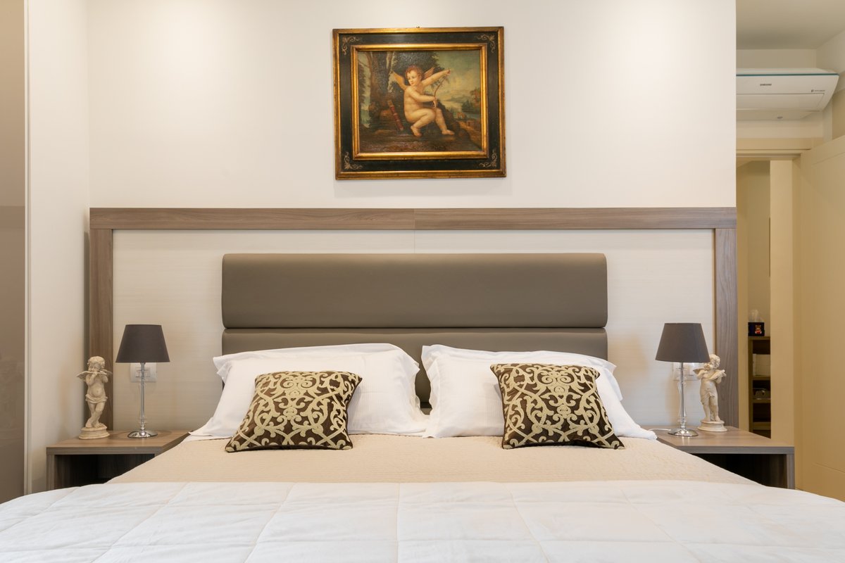 Sophisticated Ponte Vecchio Apartment with Rooftop Views