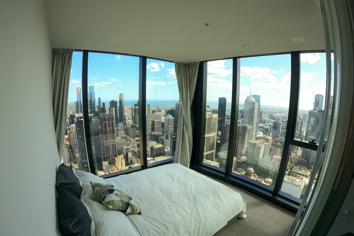 62F VIEW! 1 Free Parking on premises gallery image 2