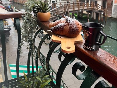 Stunning & super stylish canal-side 5*apartment!