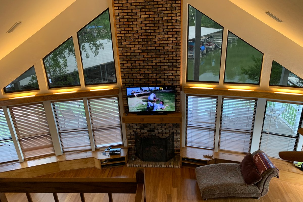 Boat House – Lake Front Marina Home