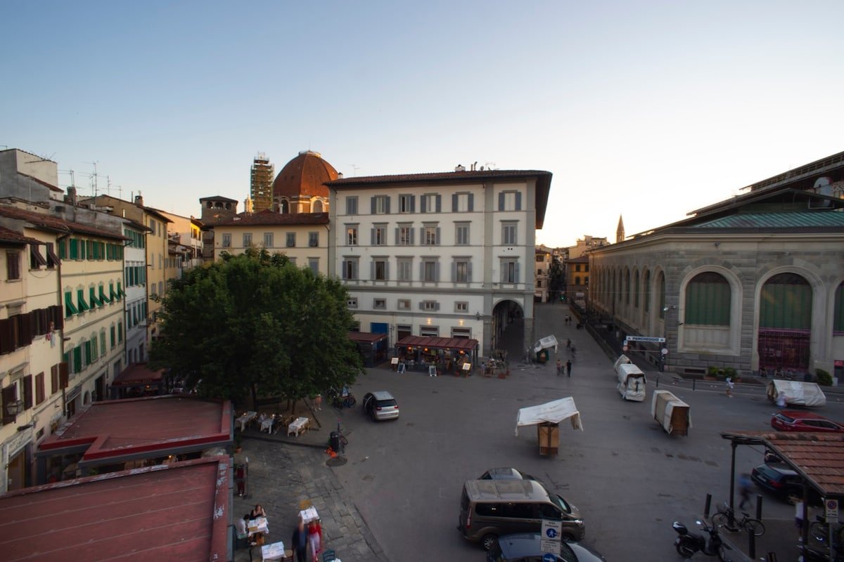 Bright and spacious apartment in the city center gallery image 4