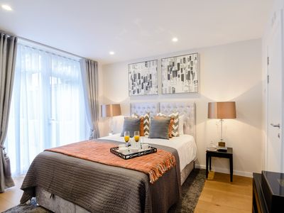 Stylish, Spacious 2 Bed 2 Bath, Ashburn Gardens