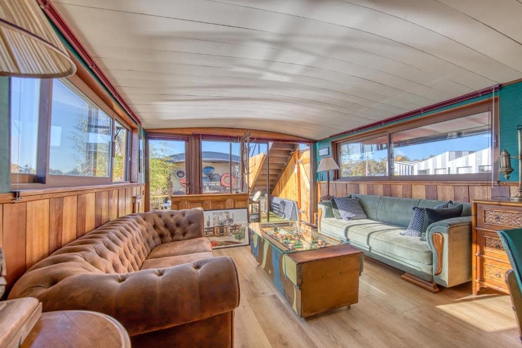 Large luxurious duplex on the Péniche Petite gallery image 2