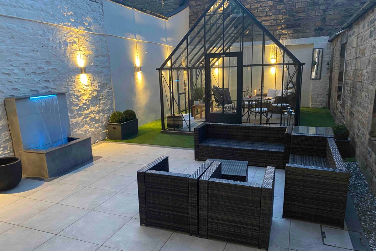 Fabulously spacious basement flat city centre