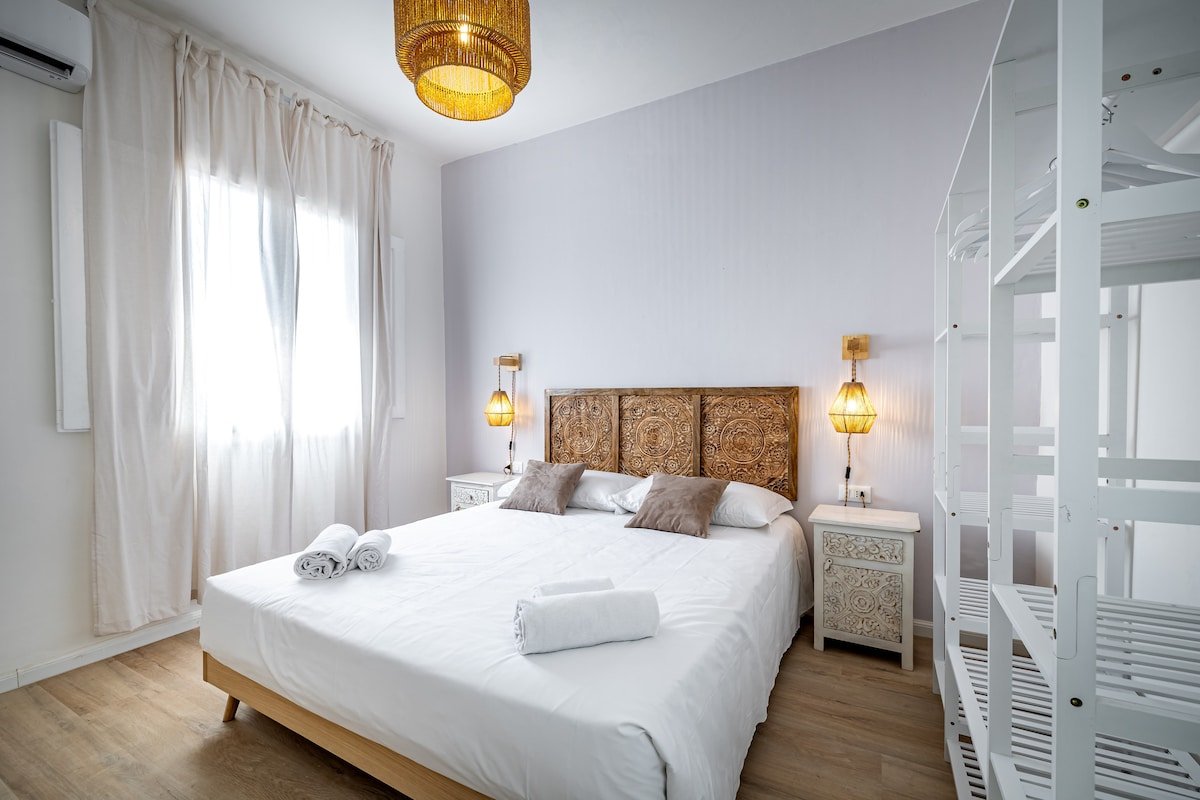 YiD stunning on the Accademia gallery image 4