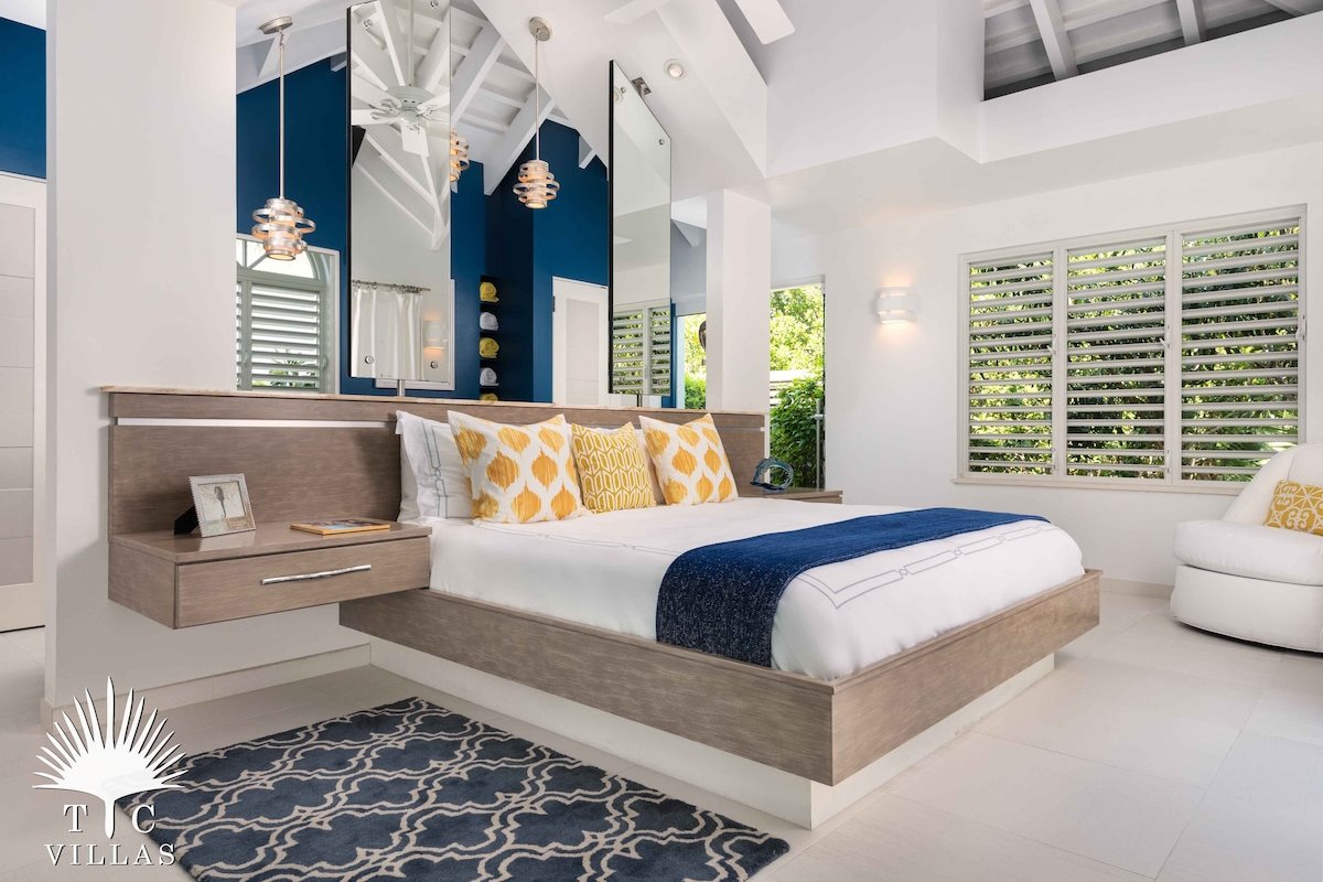 TC Villas | Mandalay | Beachfront Estate w. Staff gallery image 5