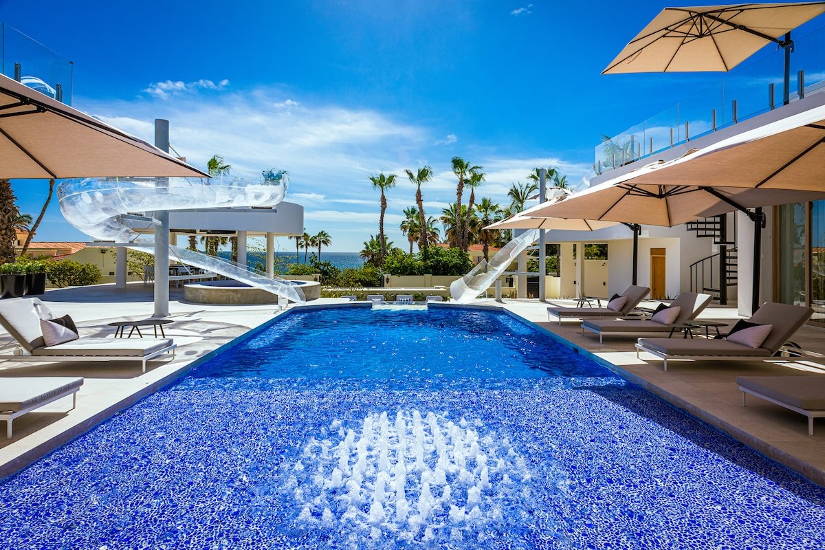 Aqua Blanca Private pool and slides