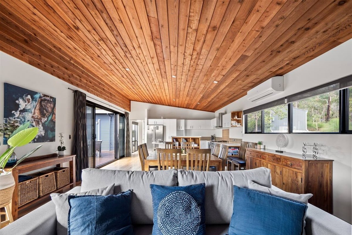 Big Rock Dreaming—Bush Retreat w/ Stylish Comforts gallery image 3