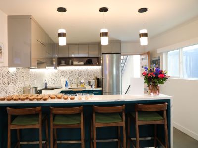 1 min walk to beach. Parking. Ocean View Rooftop