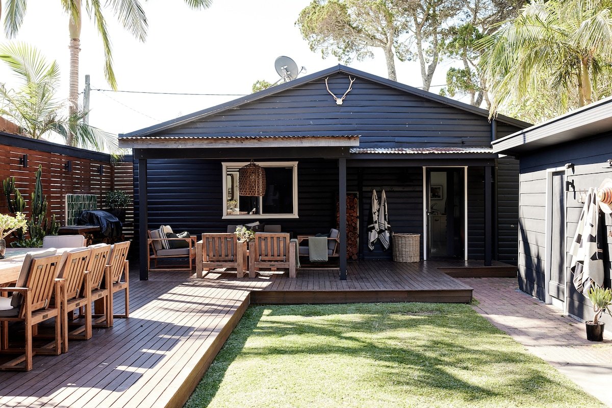 The Black Ace ~ Family entertainer gallery image 2