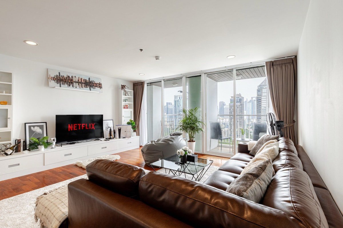 Large specious 3BR/Prime location in the Center gallery image 2