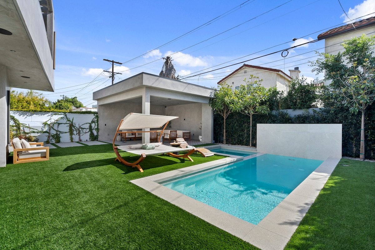 Modern Jewel • 5BR Oasis w/ Pool & Hot Tub gallery image 3