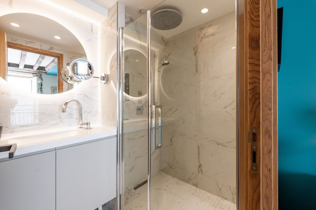 Par014 – Exceptional Penthouse in Saint-Germain gallery image 4