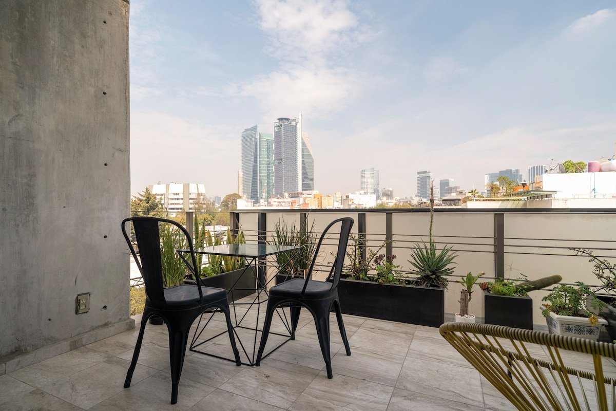 Penthouse, 2 Floors, 3 Private Decks, Pool, 3 bed gallery image 5