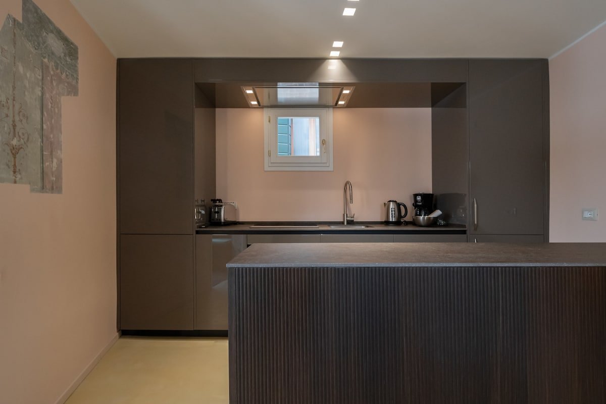 Ve.N.I.Ce. Cera Ai Leoncini gallery image 2