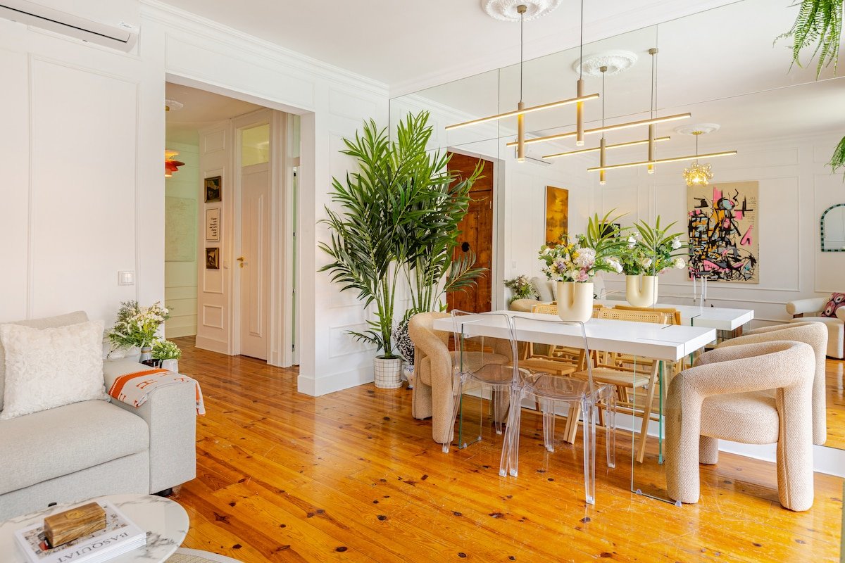 Historic Apt w/Balcony in Baixa (short term lease) gallery image 5