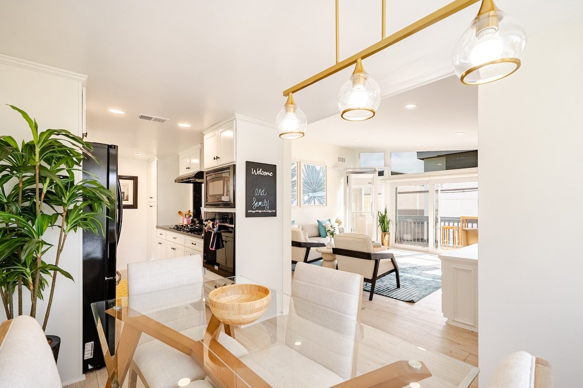 Amazing location, Unique Oceanfront Beach House! gallery image 3