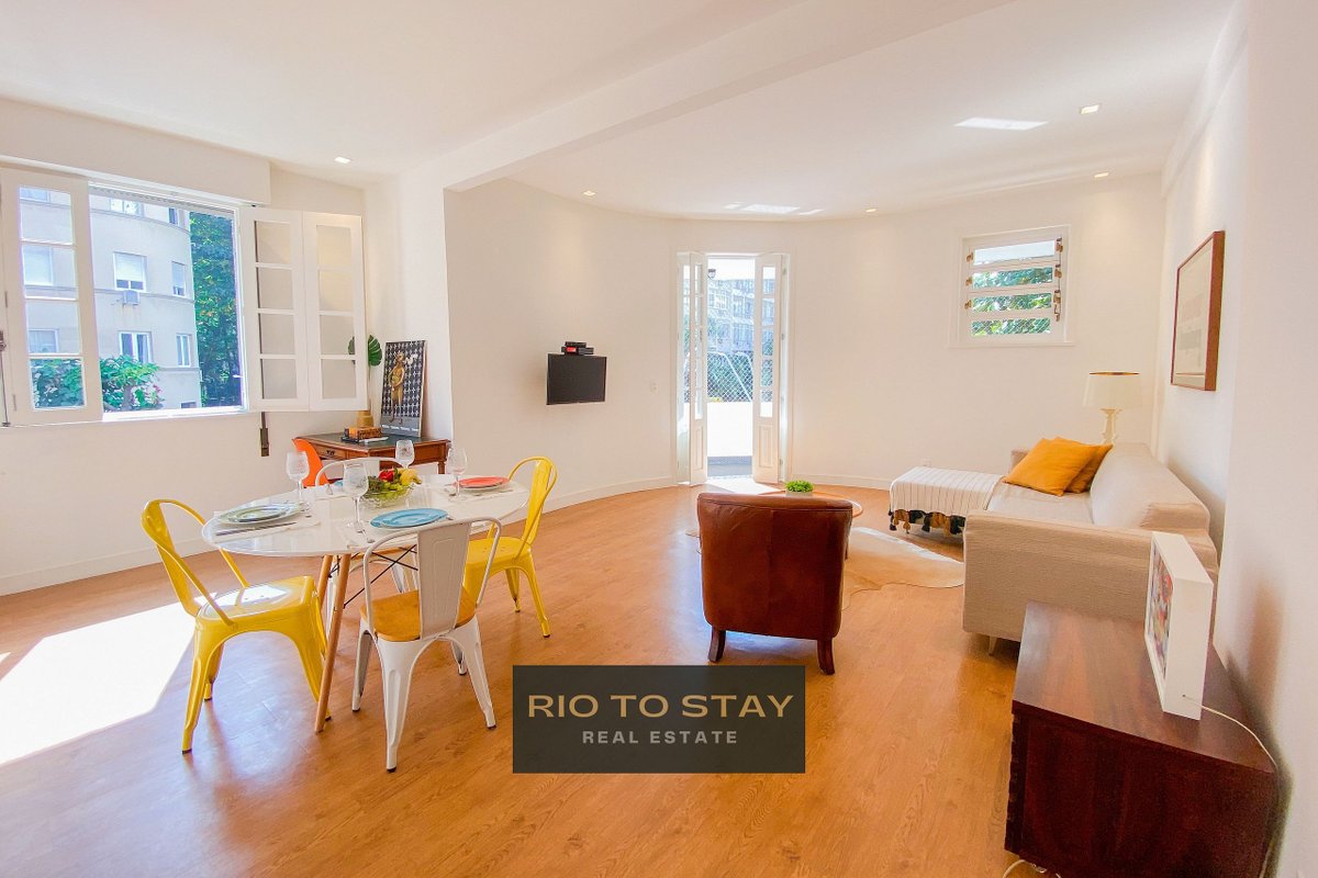 Renovated and modern next to Leblon’s beach!