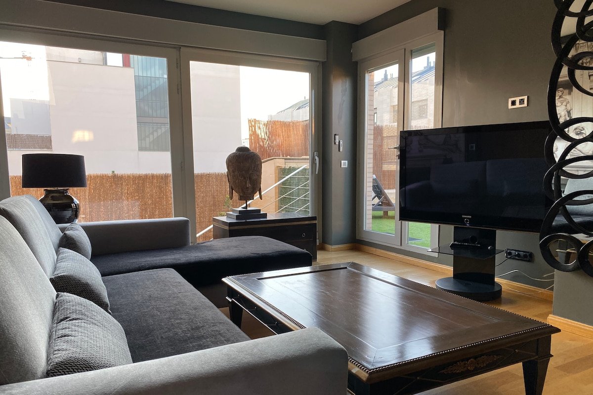 Villa cuatro pisos , jardin con piscina y barbacoa gallery image 4