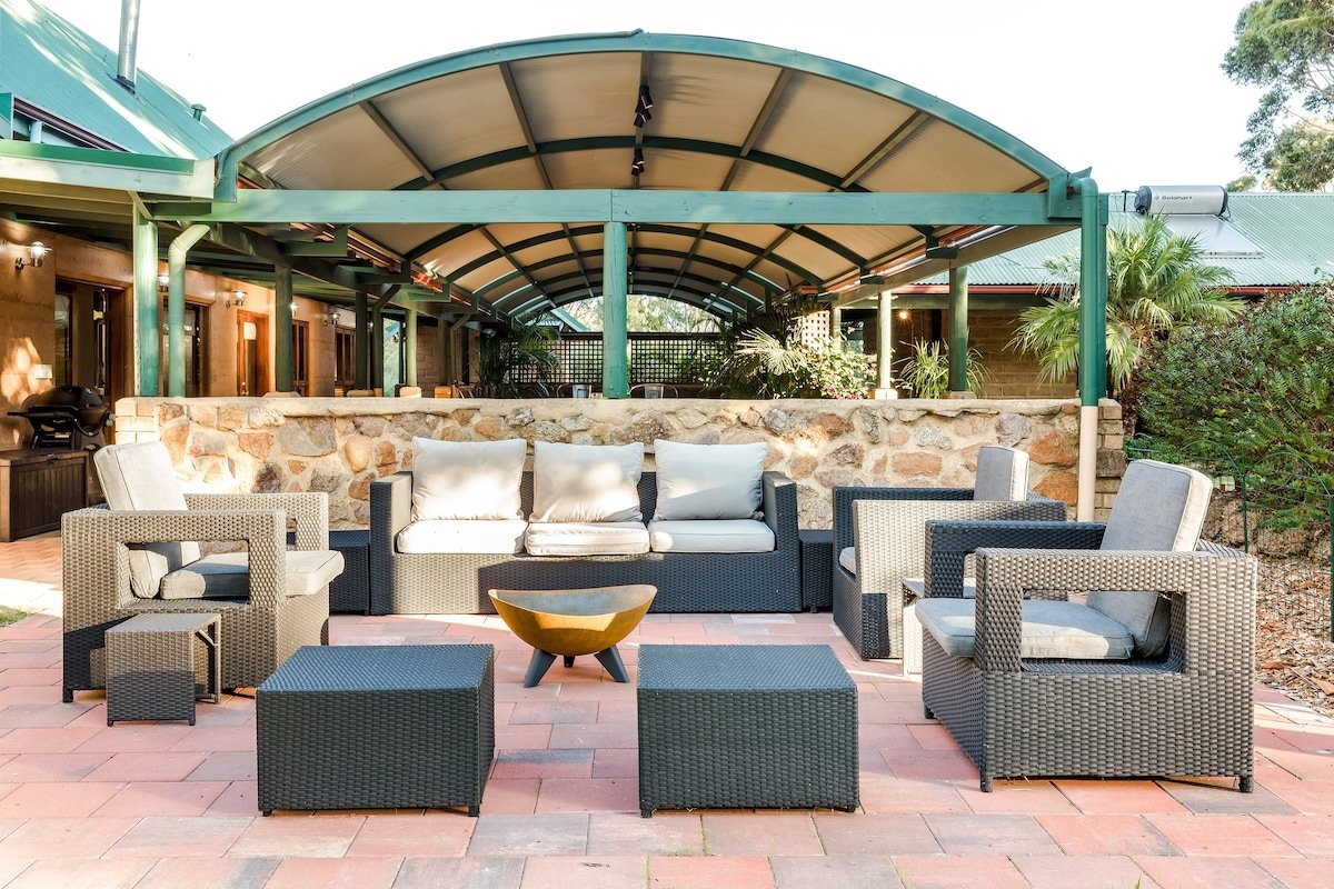 Trinder Retreat—Luxe Nature Escape + Alfresco Bath gallery image 5