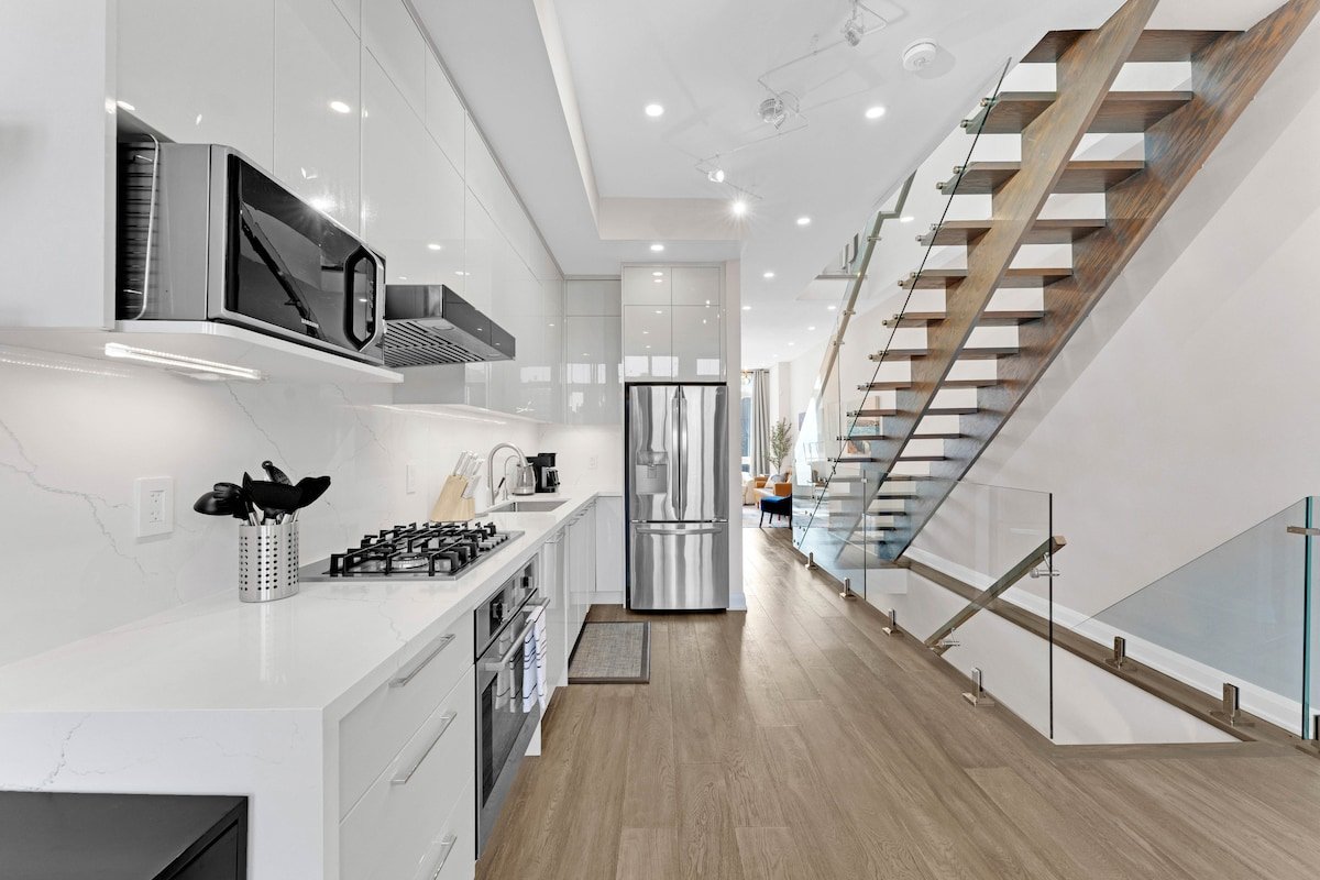 Dec Deal! Modern 4br, Free Parking, Prime Location gallery image 5