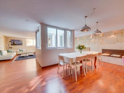 Lovely large flat in the heart of Bordeaux