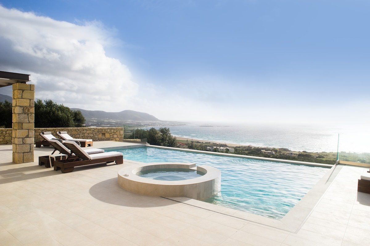 Villa Bespoke, sea view, heated pool, jacuzzi, 3BD gallery image 2