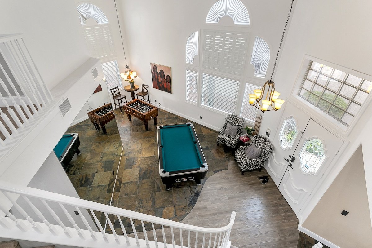 Spacious Relaxing Family Getaway gallery image 2