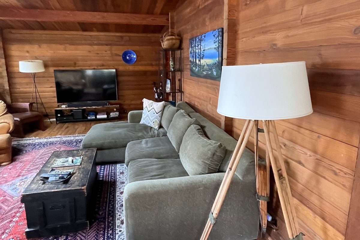 Oceanfront low bank home viewing Mt. Baker. gallery image 4