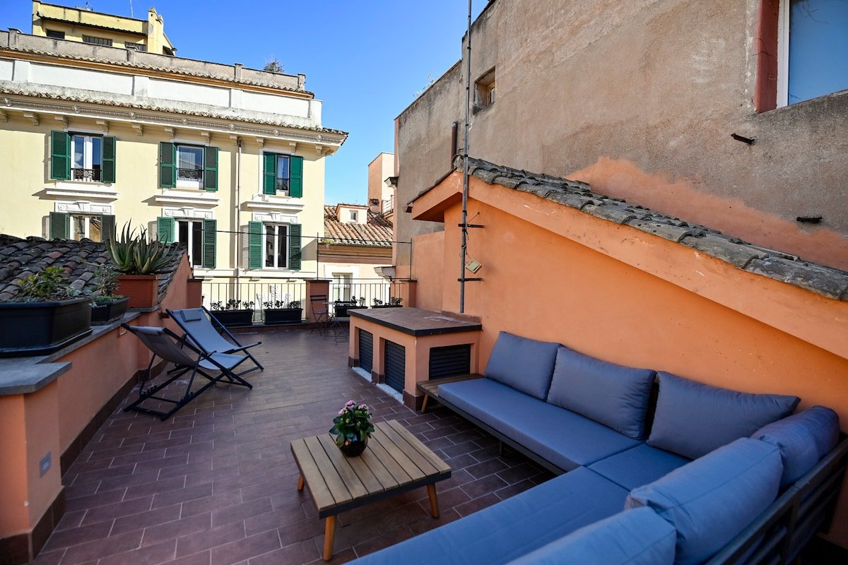 Quiet terrace and garden in Trastevere heart gallery image 4