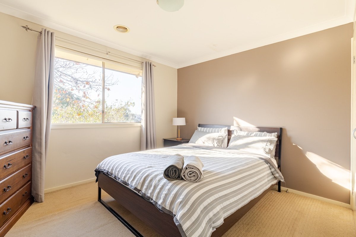 Tropical Oasis with spa and Cinema room gallery image 4