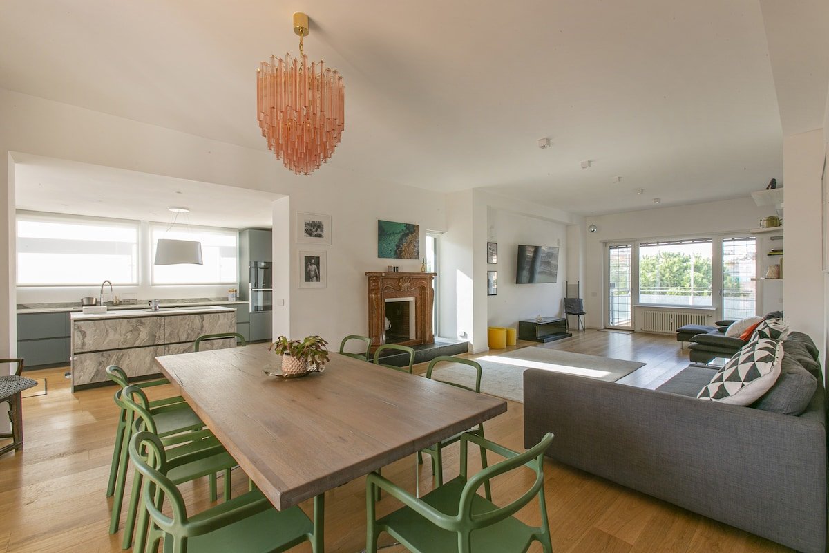 Luxe Vatican Penthouse gallery image 2