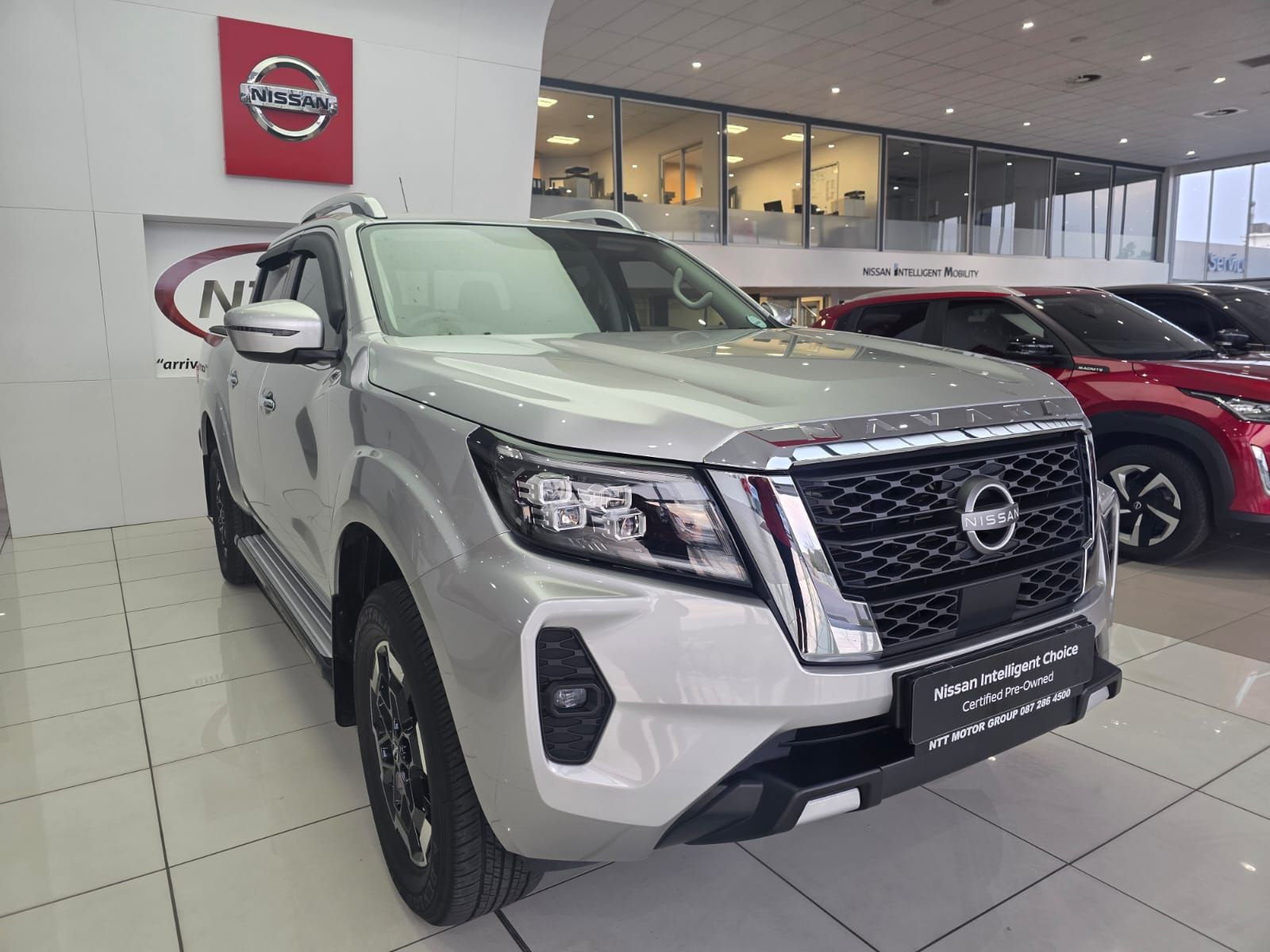 NISSAN NAVARA 2.5D LE 4X2 AT  for Sale in South Africa