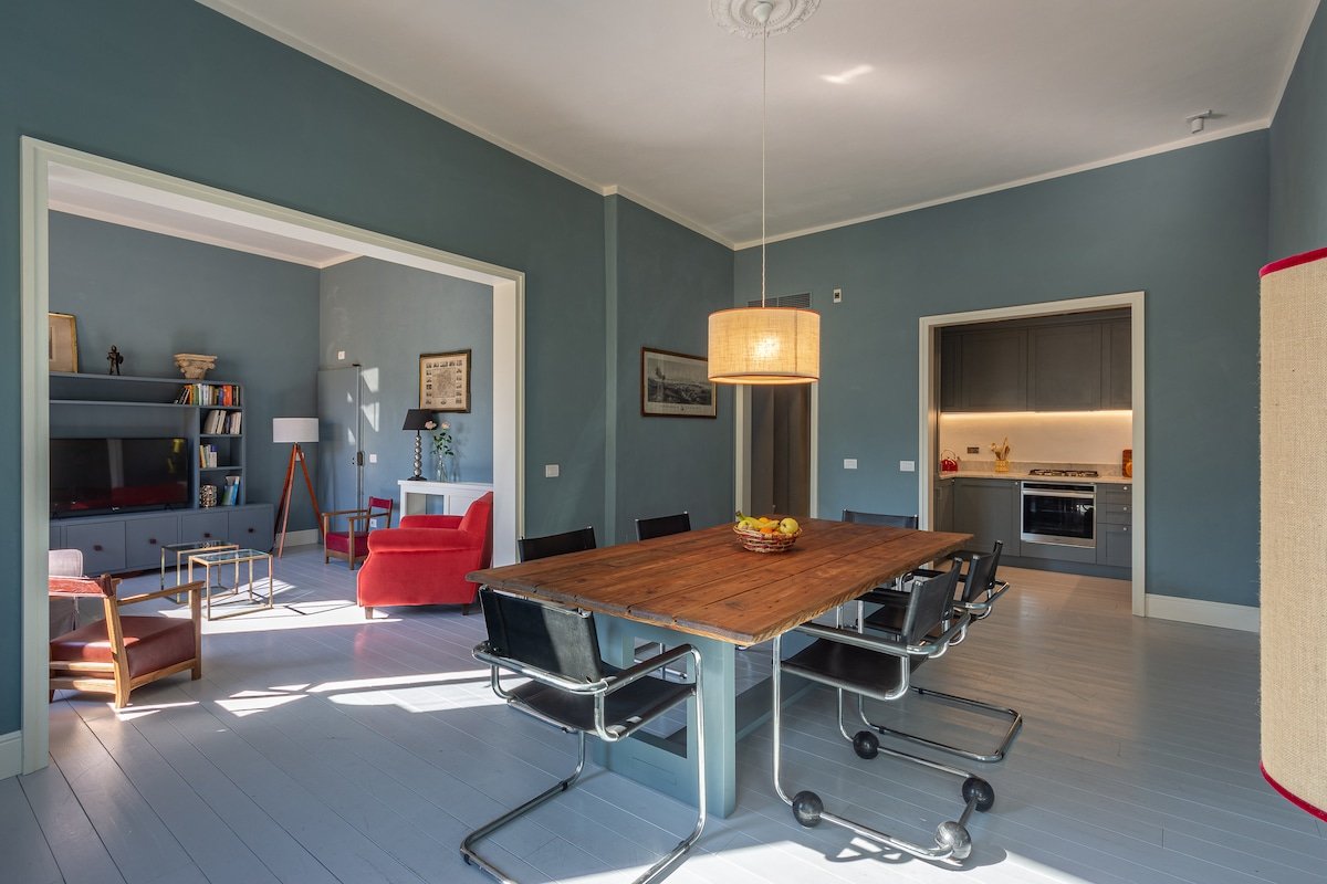 Luxury apartment in prime location gallery image 2